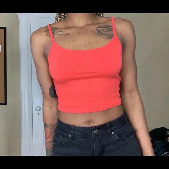 Red spaghetti strap crop top - Picture 1 of 3